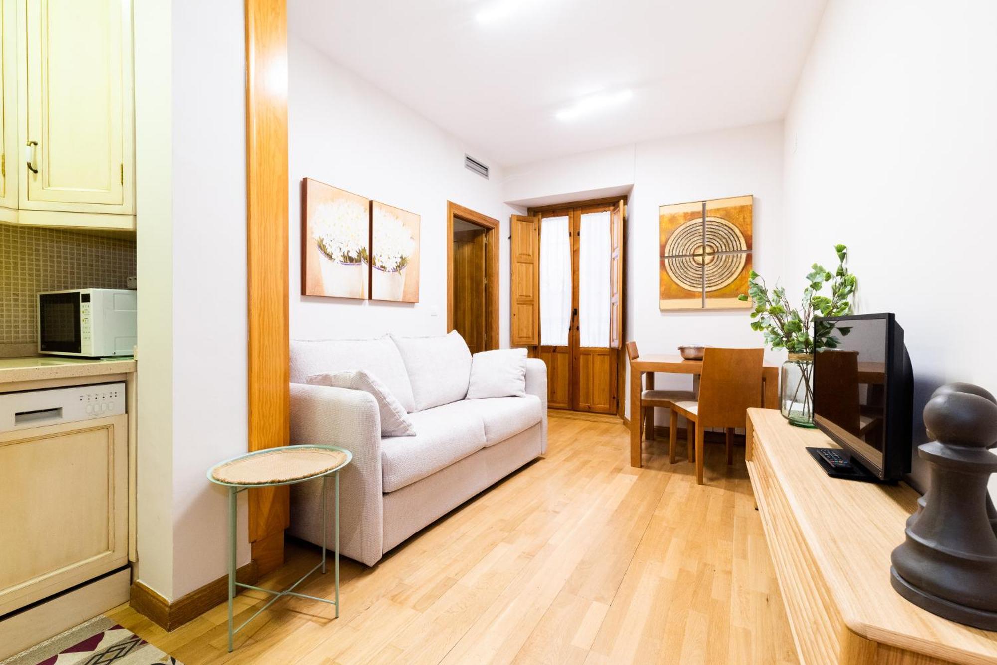 Precioso Piso En Pleno Centro De Junto A Iglesia De San Matias Apartment *
